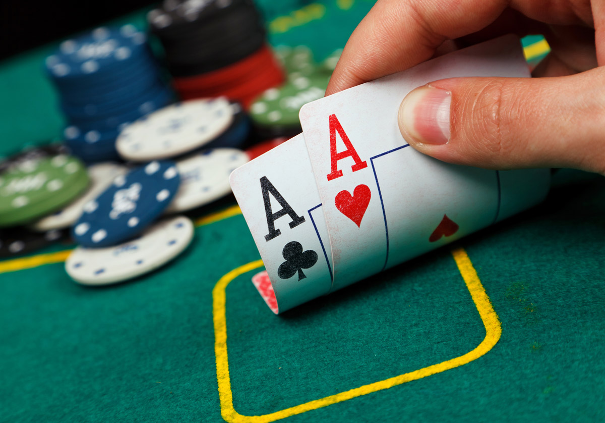 Six Simple Yet Essential Mobile Poker Playing Tips