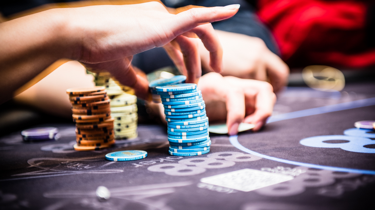 becoming a poker pro online